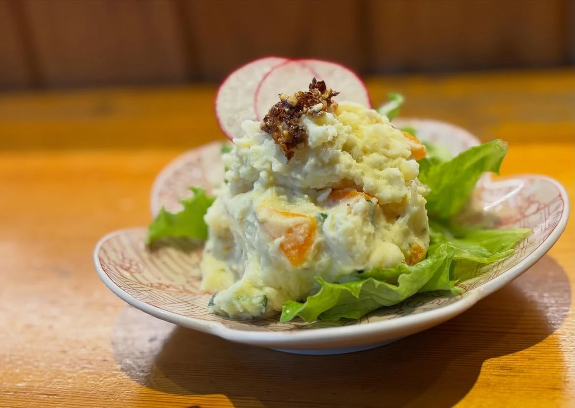 こんもりと盛られたポテトサラダ